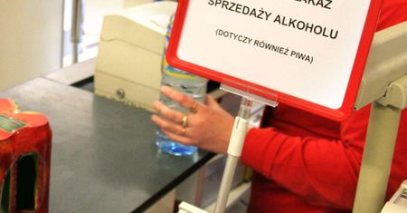 Wódki nie kupisz, bo przyjedzie biskup. "Jak w Ranczo"