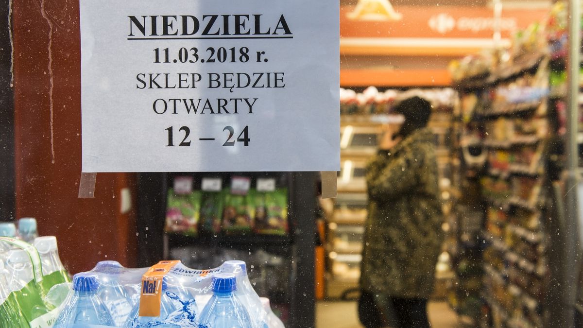 Nie będzie zmian w zakazie handlu.