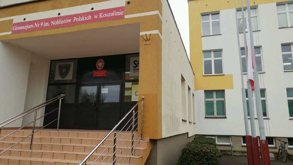 Gimnazjum nr 9 w Koszalinie opłakuje 5 uczennic, które zginęły w pożarze escape roomu.