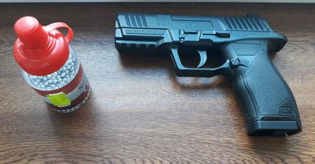 Hajnówka. 19-latek strzelał w komendę policji. Usłyszał zarzuty