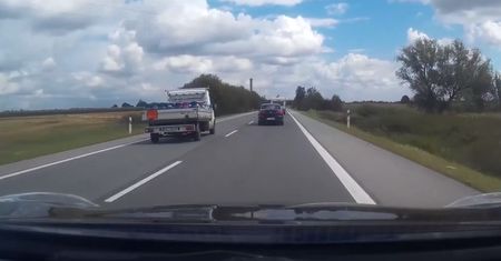 #dziejesiewmoto: ryzykowne wyprzedzanie, dwa ople walczą o pas ruchu, a BMW zapowiada nową superhybrydę