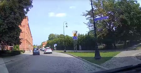 Wyprzedził radiowóz na przejściu. Policjanci zareagowali natychmiast