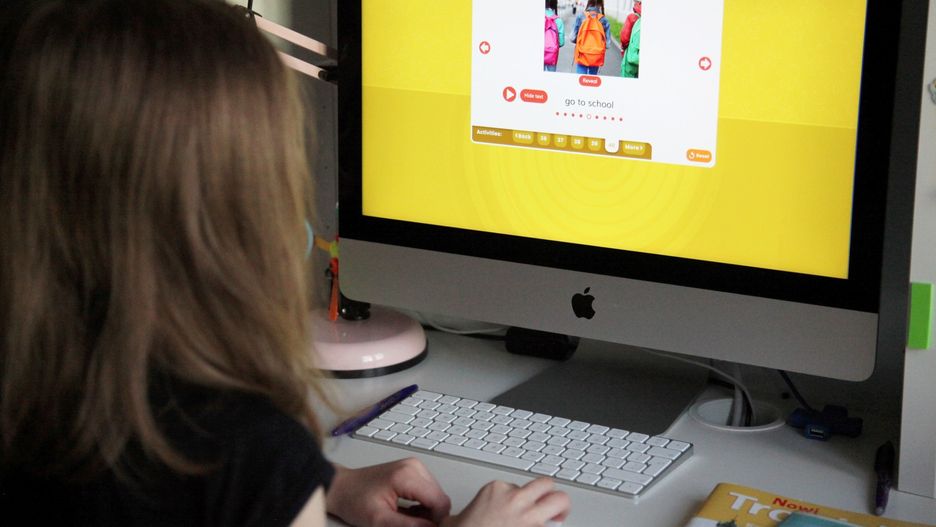 Miasto Warszawa uruchomiło publiczną bazę materiałów do zdalnego nauczania.