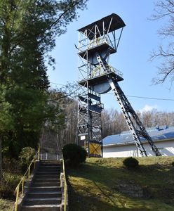 Ruda Śląska. Pożar w kopalni Bielszowice. Ewakuowano 7 górników. Trwa akcja pożarnicza