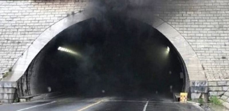 Autobus z przedszkolakami zapalił się w tunelu. Nie żyje 12 osób