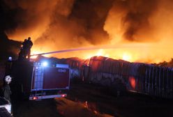 Śląsk: pożar hali produkcyjnej w Mikołowie. Strażacy walczyli z ogniem całą noc