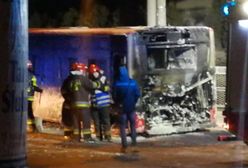Autobus miejski niemal doszczętnie spłonął. Kierowca uratował 20 pasażerów