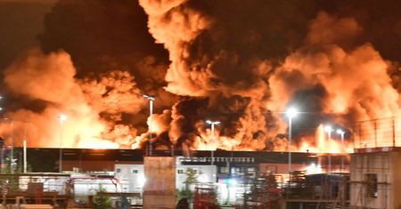 Eksplozje i pożar w zakładach chemicznych w Rouen