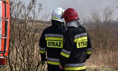 Duży pożar niedaleko Łodzi. Ponad stu strażaków w akcji