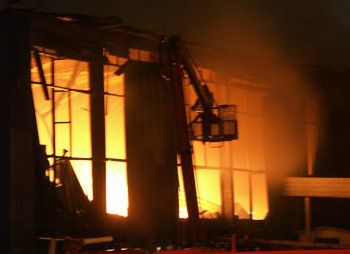 15 mln zł strat po pożarze w fabryce soków "Kubuś"