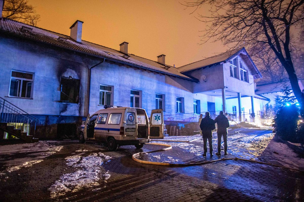 Pomorskie. Cztery osoby zginęły w pożarze hospicjum w Chojnicach. Ogień ugaszono [ZDJĘCIA]