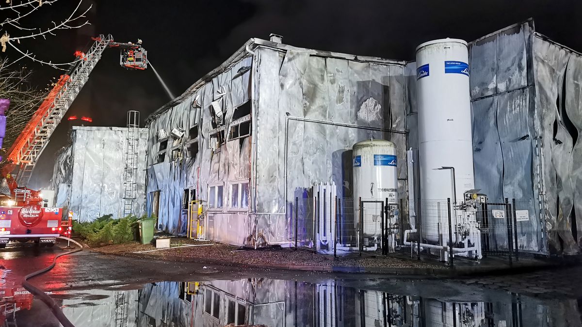 Pożar w Turku. Zagrożonych jest nawet 300 miejsc pracy