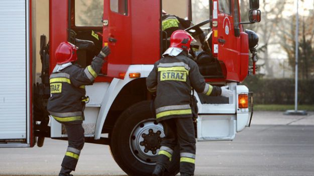 Międzyrzecze Górne. Ogromny pożar hali, akcja straży pożarnej