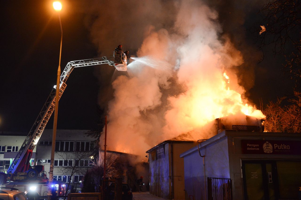 Mokotów. Pożar warsztatu samochodowego