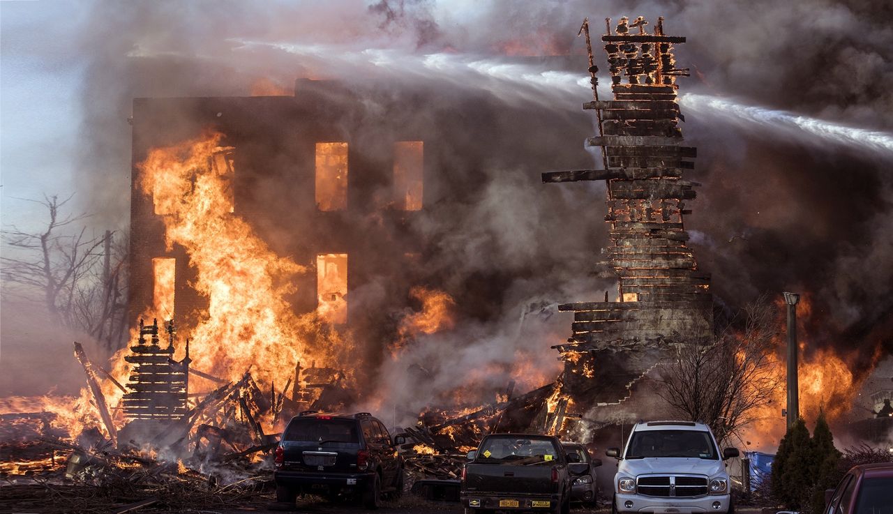 Gigantyczny pożar w USA, Kubica w Emiratach i kosmiczne obrazki w Nadarzynie