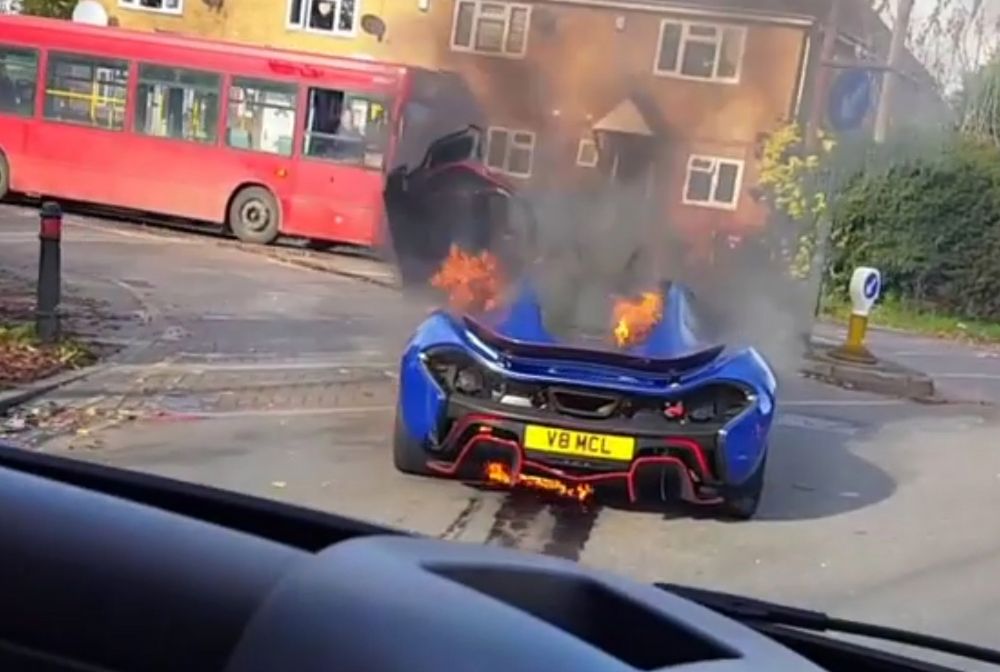 Tak płonie McLaren za 7 mln zł. Jeden z najrzadszych samochodów zniszczony