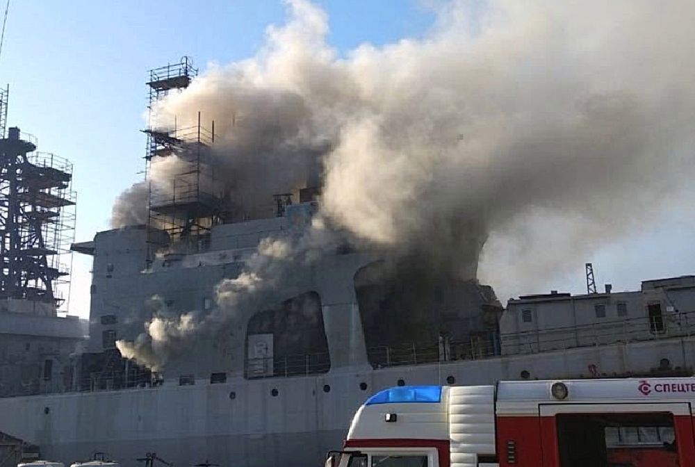 Ogień na rosyjskim niszczycielu. Okręt zapłonął w porcie