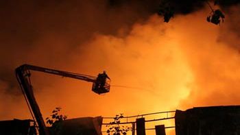 Kilkanaście jednostek straży pożarnej gasi pożar