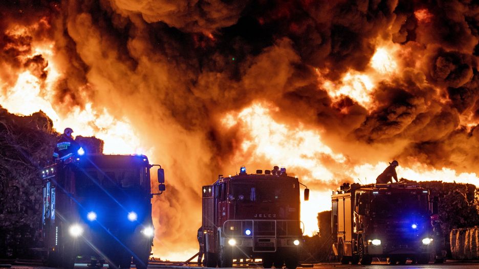 Pożar składowiska odpadów w Zgierzu pod Łodzią