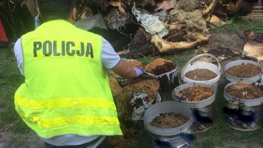 Właściciel płonącej posesji utrudniał akcję gaśniczą