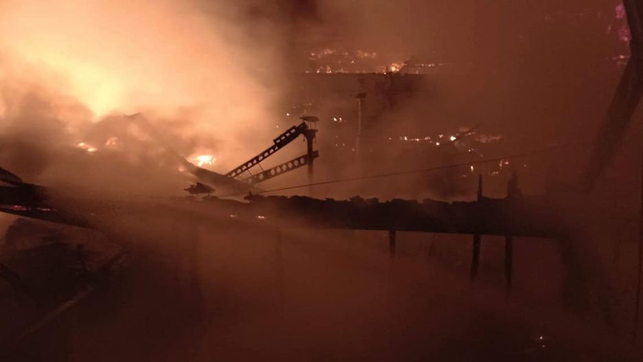 Do pożaru na Stabłowicach doszło około godziny 00:30. Na miejscu zdarzenia pracowały 33 zastępy straży pożarnej.