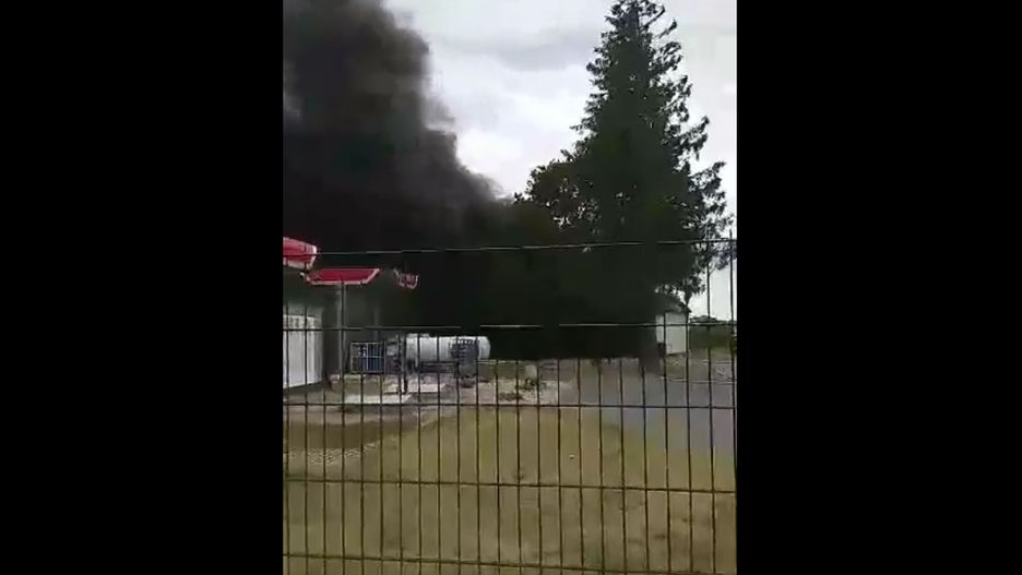 Czarny dym widać z dużej odległości