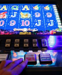 Dzięki hazardowi mieli ogromne pieniądze. W więzieniu grają o papierosy i konserwy