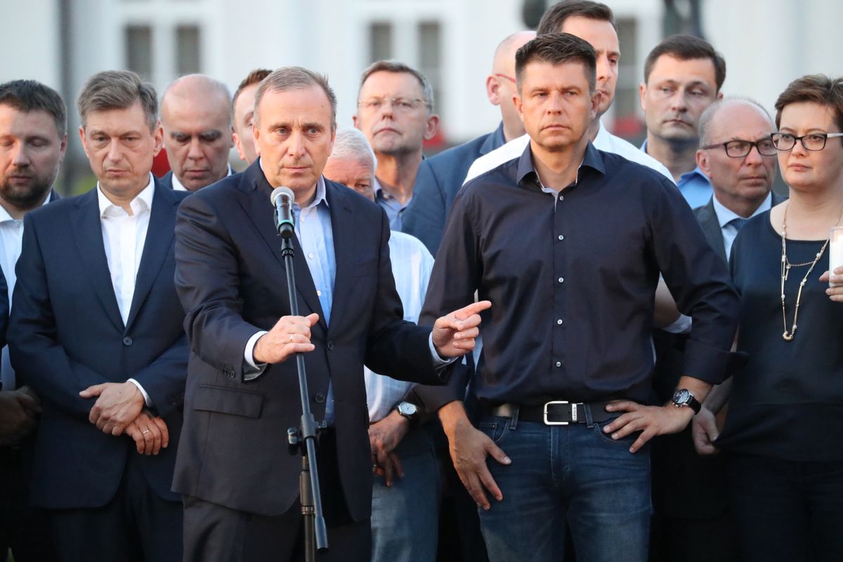 To nie koniec protestów. Petru zbiera ludzi przed Sejmem. "Walczymy do końca"
