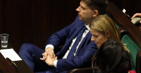 Petru szuka pracy dla Schmidt?