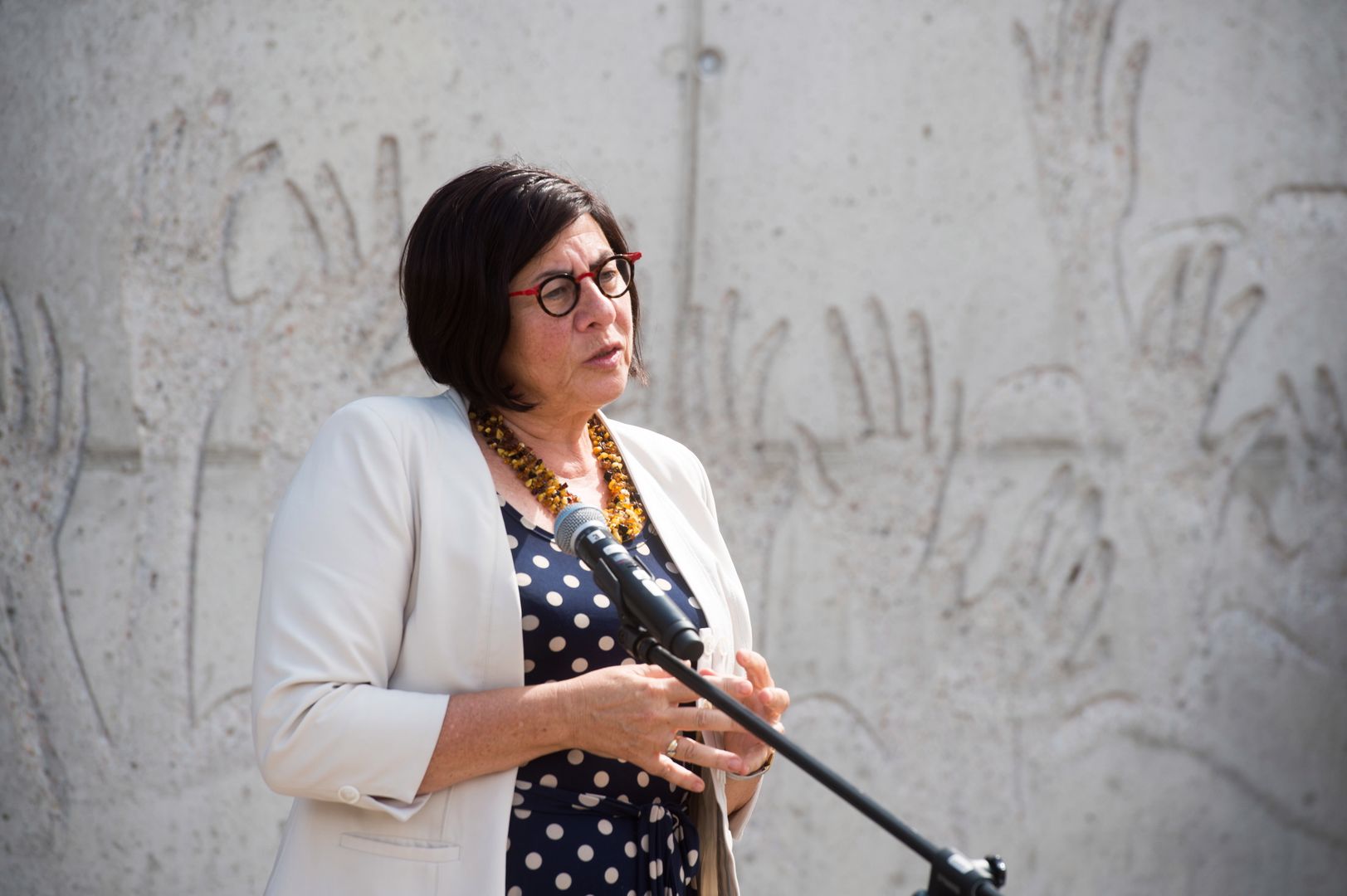 Anna Azari poczuła się dotknięta wpisem na Twitterze