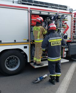 Łódź: groźny wypadek na S8. Ciężarówka spadła z nasypu