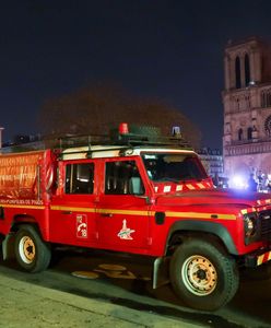 Strażacy, gaszący Notre Dame, podejrzani o gwałt na turystce