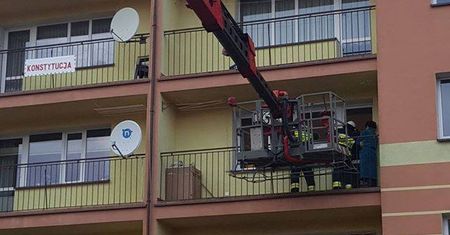 2-latek zmusił strażaków do interwencji. Odbyli z nim trudne negocjacje