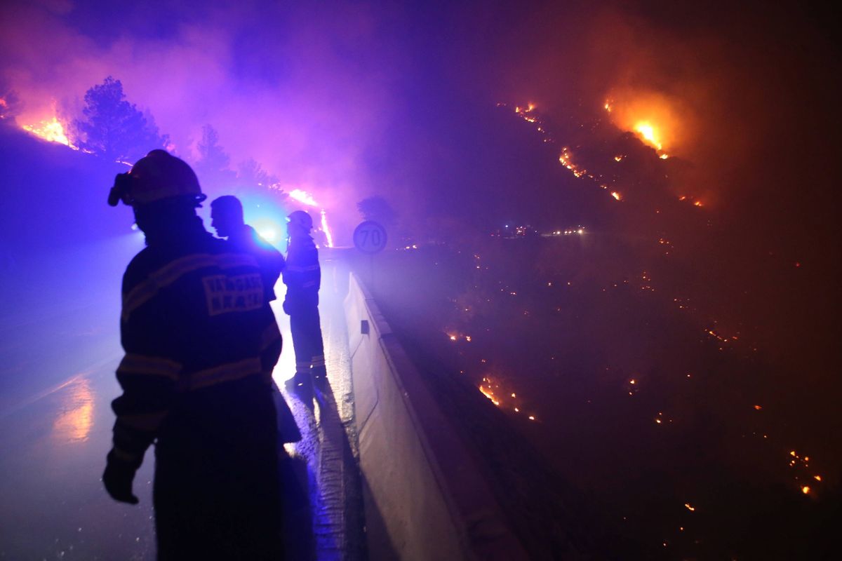 Pomagali gasić pożary w Szwecji, mogą zostać opodatkowani. Wiemy, co z polskimi strażakami