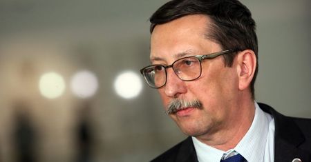 Senator PiS dostanie milion zł dotacji. Na książkę