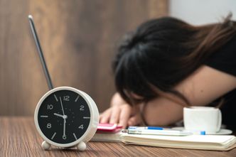 Zmiana czasu 2019. Kiedy dokładnie nastąpi i co będzie oznaczała dla pracowników na nocnej zmianie?