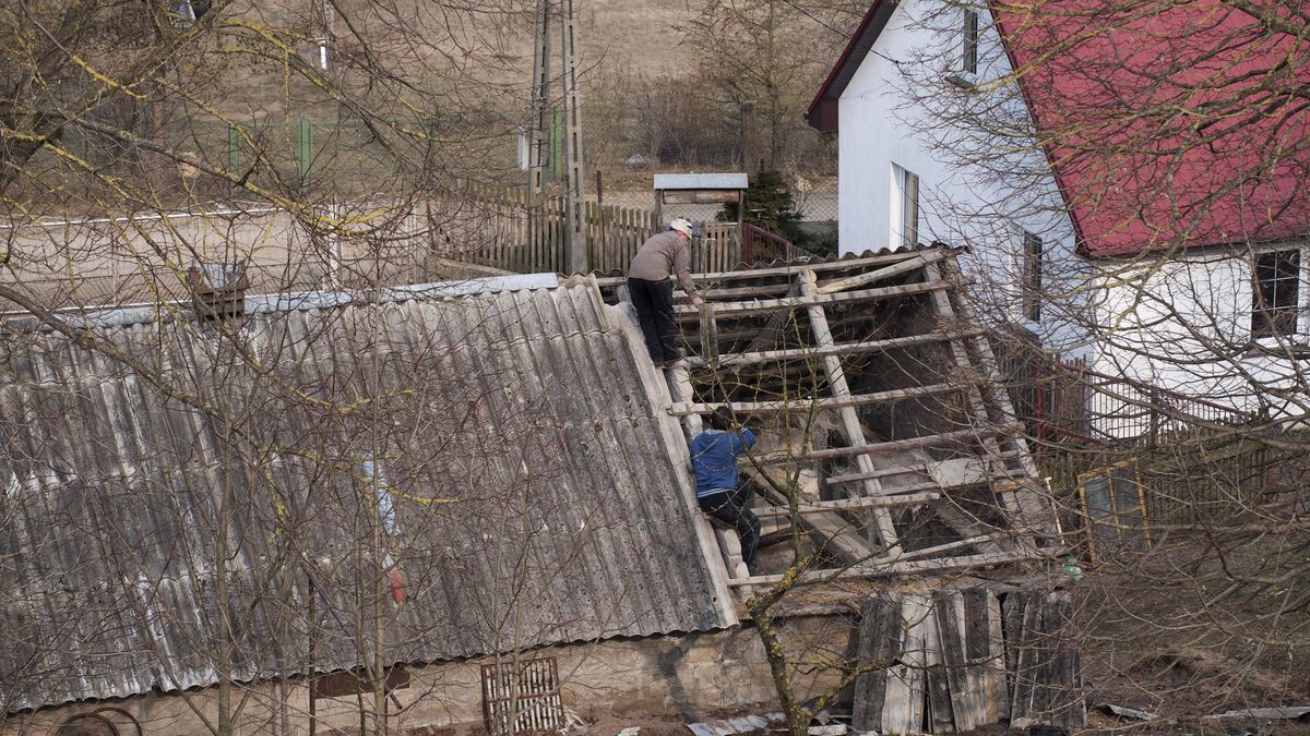 Azbest na polskich dachach zostanie jeszcze nawet przez 200 lat - twierdzi NIK