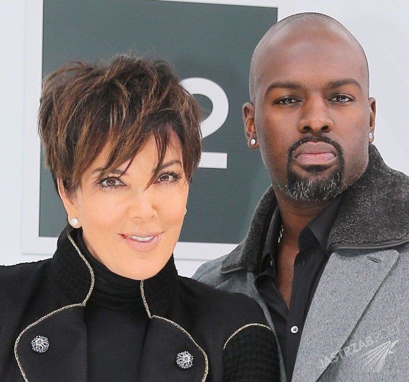 Kris Jenner i Corey Gamble na pokazie Chanel wiosna-lato 2016 (fot. East News)