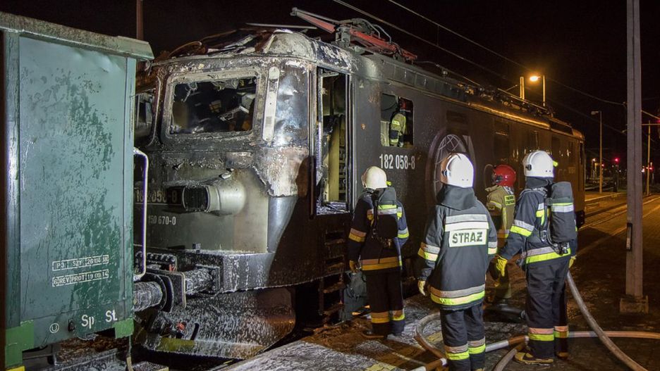 Kluczbork. Na stację kolejową wjechała paląca się lokomotywa