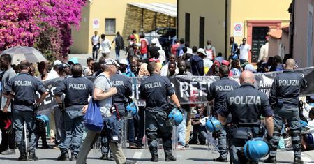 Włoska policja miała torturować imigrantów
