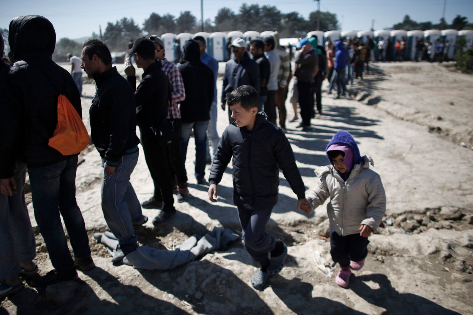 Uchodźcy blokują granicę między Grecją a Macedonią