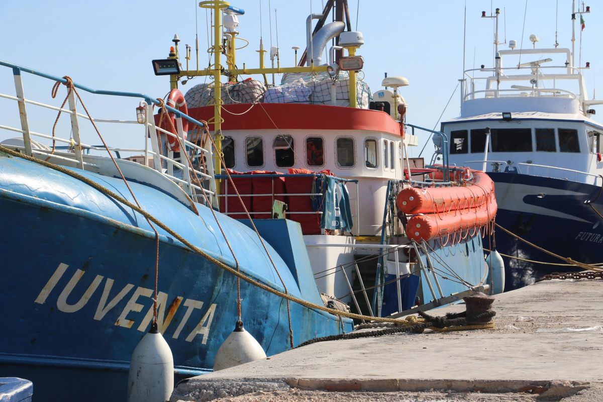 Włosi zablokowali niemiecki statek na Lampedusie. Niemiecka organizacja zajmuje się pomaganiem uchodźcom