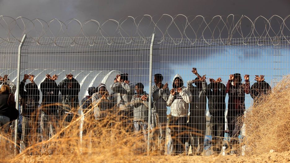 Protest migrantów z Afryki pod ośrodkiem Holot