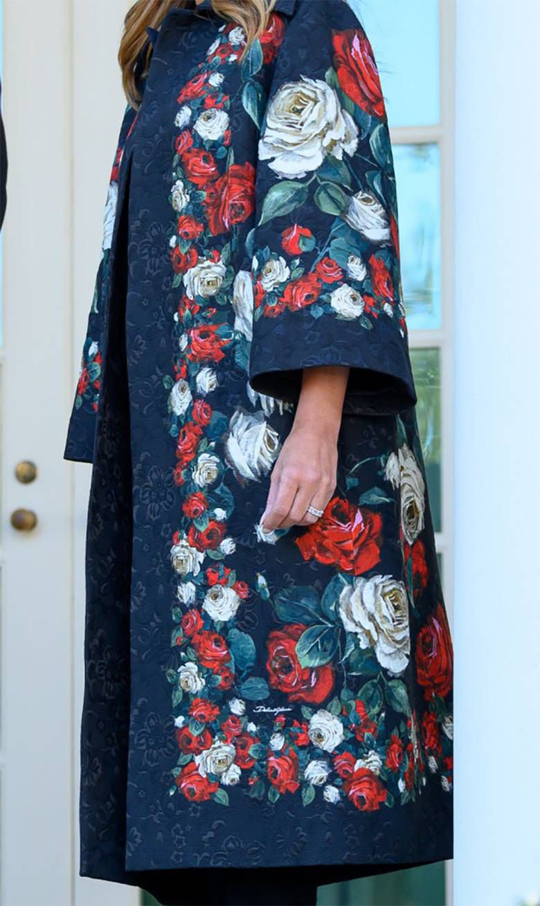 Melania Trump w Białym Domu. Płaszcz: Dolce Gabbana