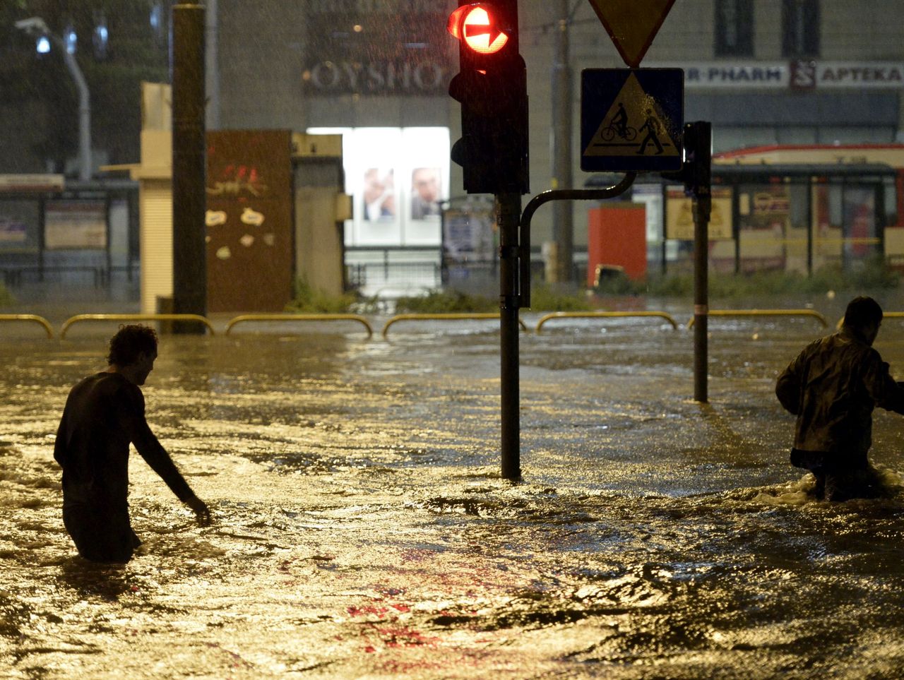 Wystarczyła jedna noc. Ulice zmieniły się w rzeki
