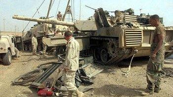 Podczas walk o Bagdad Irakijczycy uszkodzili czołg abrams (Fot. PAP/EPA)