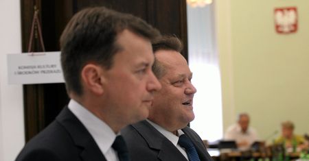 Ministerstwo głupich zdań. Przez Mariusza Błaszczaka i jego zastępcę PiS zyskuje przeciwników