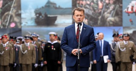 Mariusz Błaszczak ostro o Grzegorzu Schetynie. "Uwłacza godności powstańców"