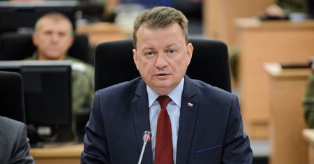 Katastrofa myśliwca. Szef MON zabiera głos i wini poprzednią ekipę