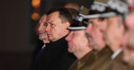 Bareja wraca. Żołnierze w gumofilcach szukają dzików i gubią się w lesie